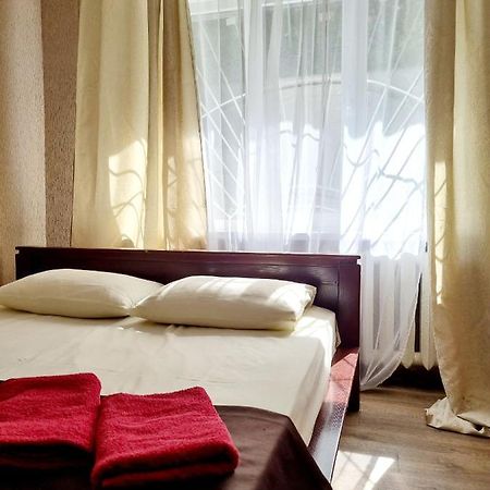 2-Кімнатна Квартира У Центрі На Олександра Поля, Шпиталь, 16Лікарня Ντνιπροπετρόφσκ Εξωτερικό φωτογραφία
